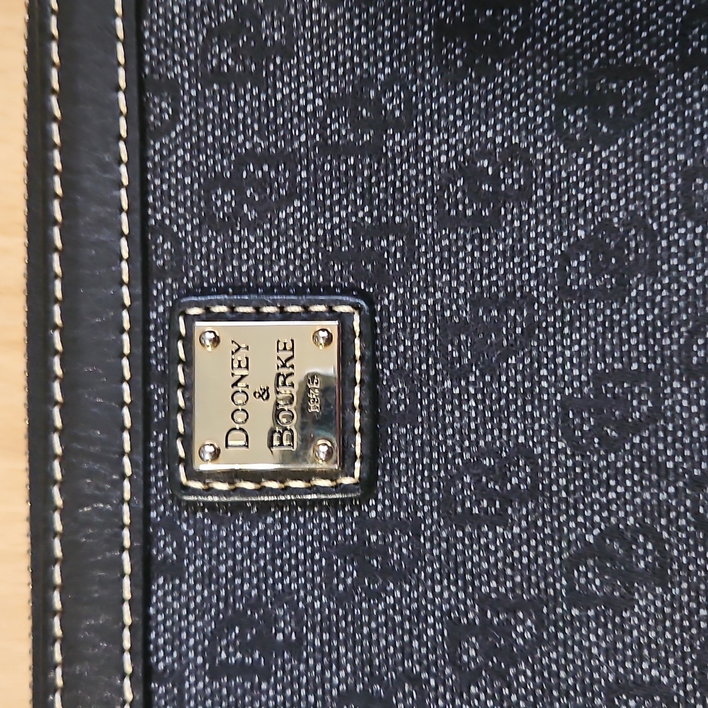 Dooney & Bourke Black Logo &Leather Wristlet with‎ Monogram. - Picture 2 of 9